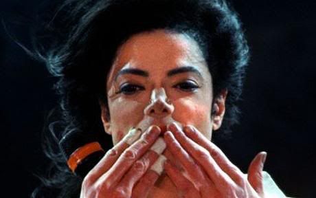 jacksonKiss_1431432c.jpg
