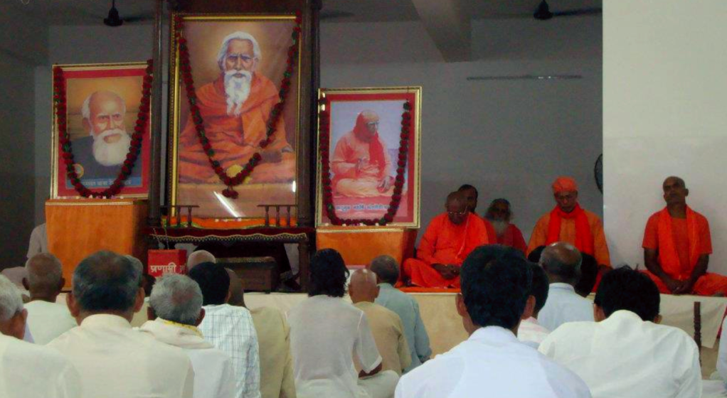 SwamiAchyutanandBabaMeditationCamp1BG.png
