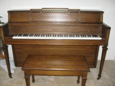 http://i254.photobucket.com/albums/hh110/Lizzieluvsmark07/Piano.jpg