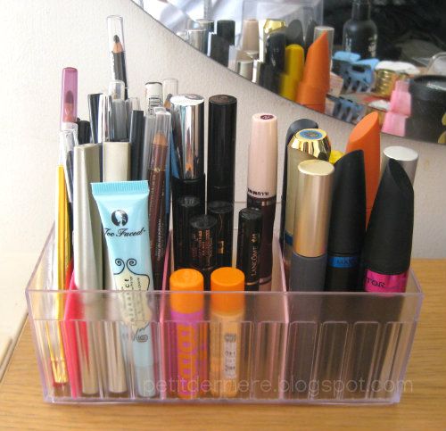 PetitDerriere: Daiso > Makeup/Brush Storage