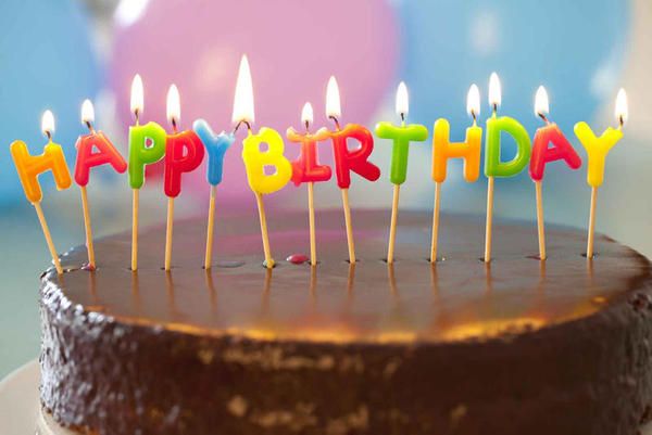 photo soplar-las-velas-de-la-tarta-de-cumpleanos-no-es-muy-higienico_full_landscape_zpszii2b7ly.jpg