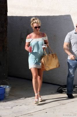 normal_Britney_Spears_leaving_a_-2.jpg