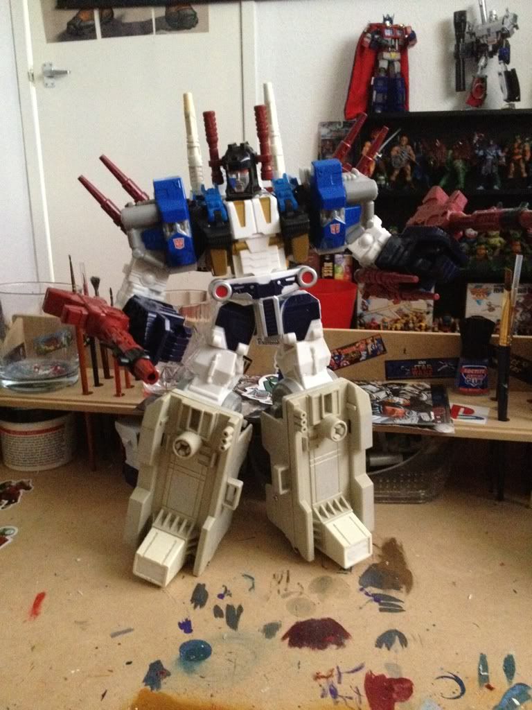 fortress maximus vs metroplex size